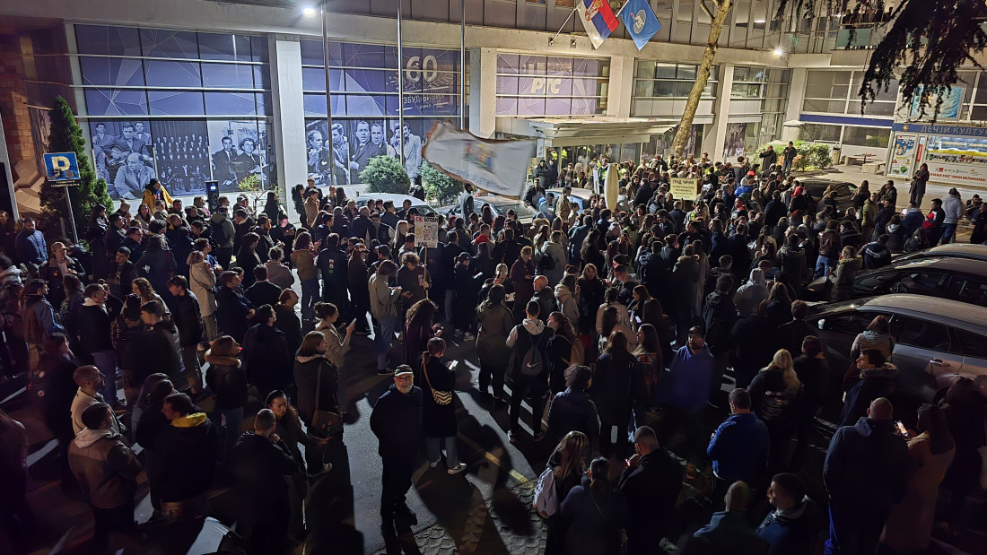 Protest ispred RTS-a, blokirana Takovska ulica