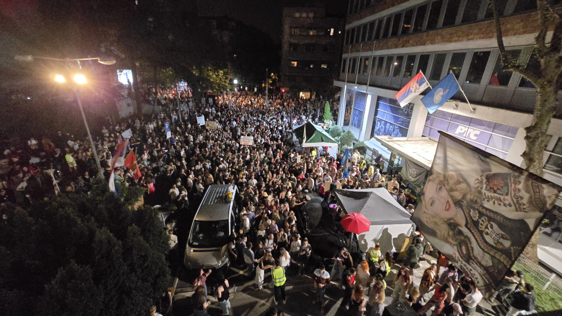 Studenti u blokadi blokirali RTS osmu noć zaredom
